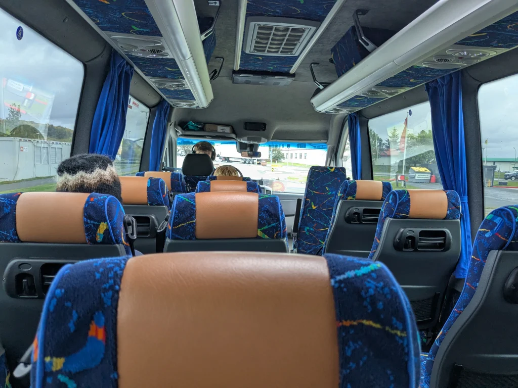 EstelleLyan-minibus L'intérieur du minibus pour Hòlmavík
