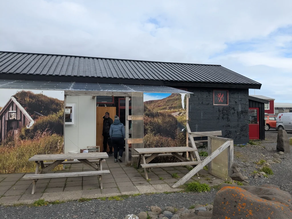 EstelleLyan - musée de la sorcellerie extérieur(2) Le musée de la sorcellerie à Hòlmavík